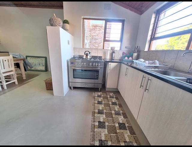 7 BEDROOM HOUSE FOR SALE IN BAY VIEW